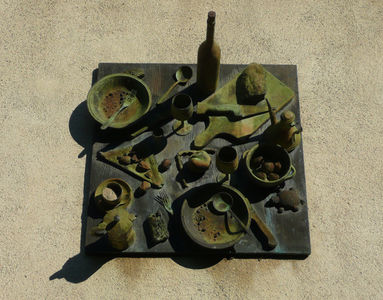 Daniel Spoerri: "Mitagstisch in alle Ewigkeit", Fallenbild in Bronze, 1994 Matthias Harnisch * Kunst und Natur