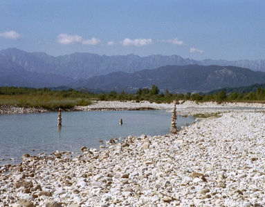 Torrente Torre bei Primulacco (Friaul) (Juli 2001) Matthias Harnisch * Kunst und Natur